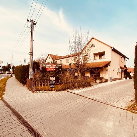 Rusovsky Penzion Bratislava Luaran gambar