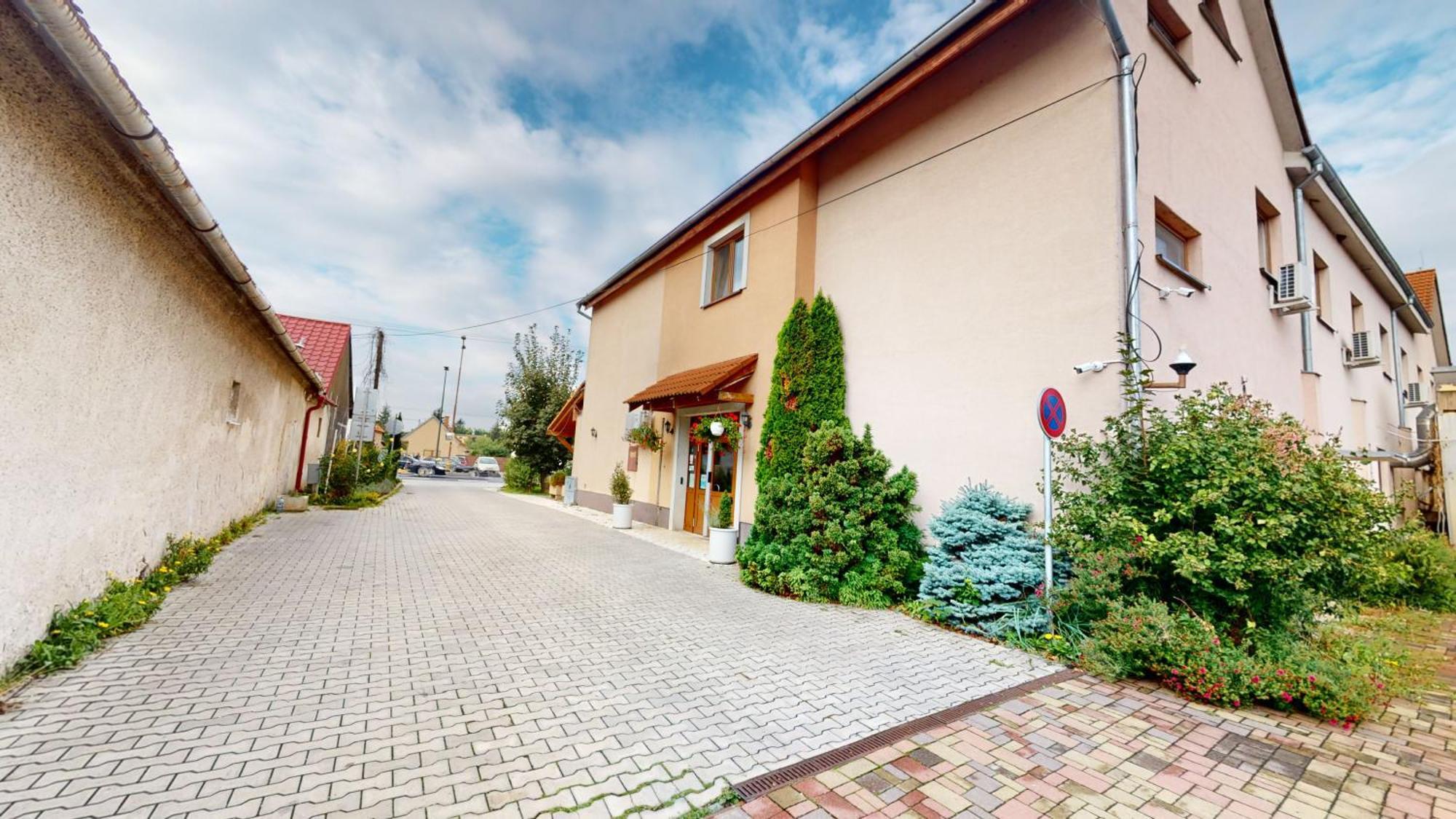 Rusovsky Penzion Bratislava Luaran gambar