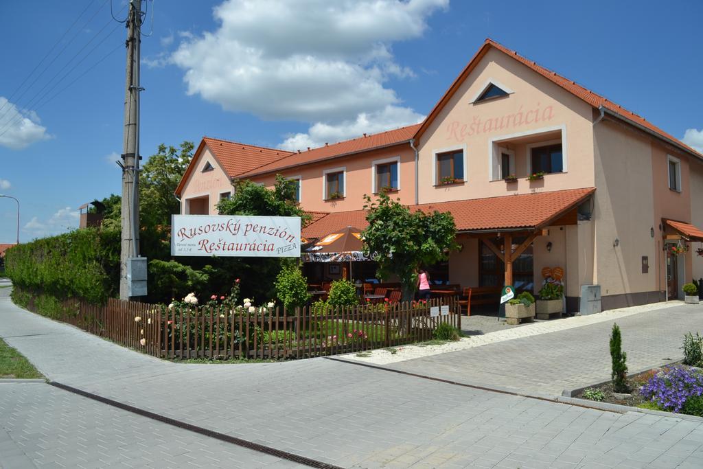 Rusovsky Penzion Bratislava Luaran gambar